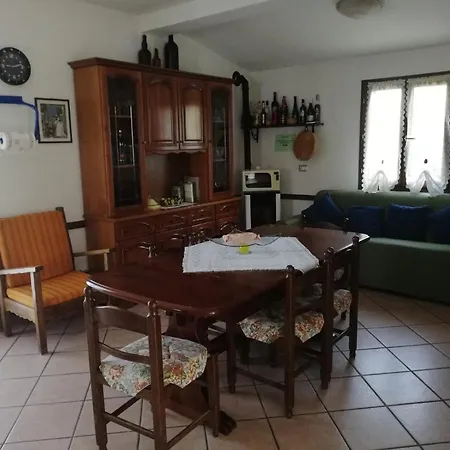 بيت للعطل Con Piscina 